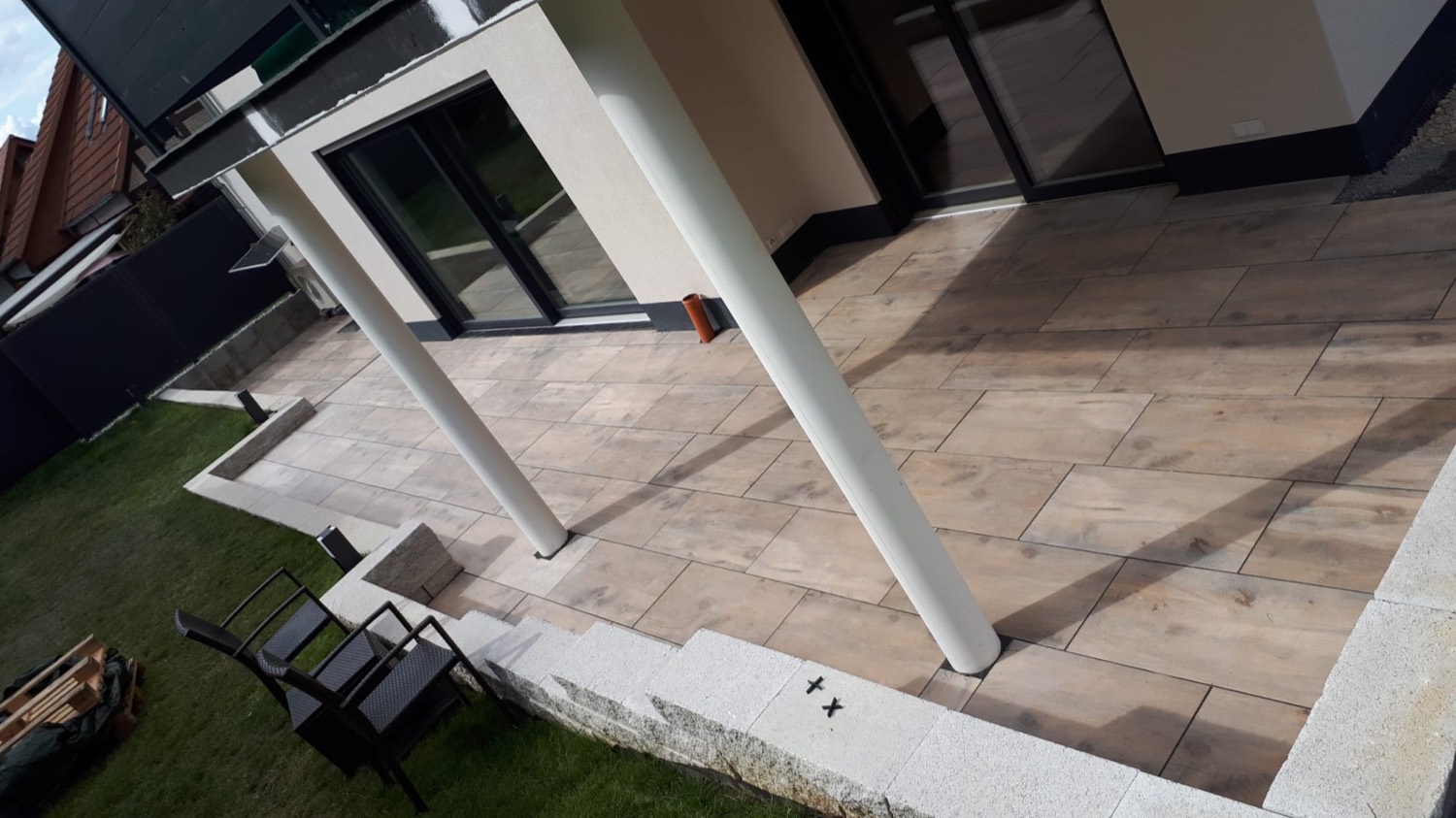 Holzterrasse mit Pergola — Lause Baggerarbeiten